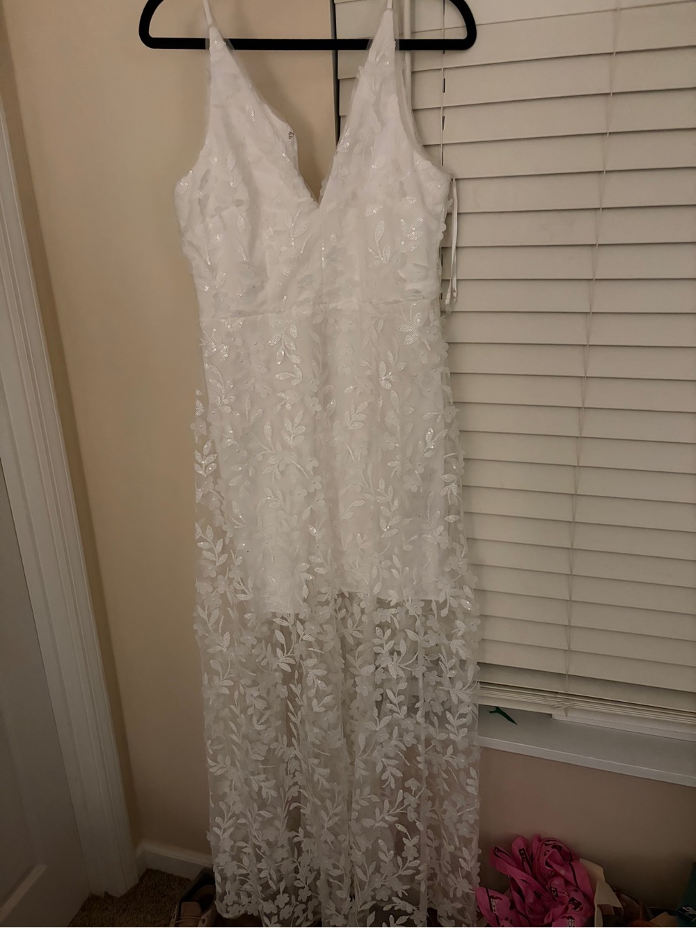 Xscape White Floral Sparkly Lace V-Neck Sheath Dress
